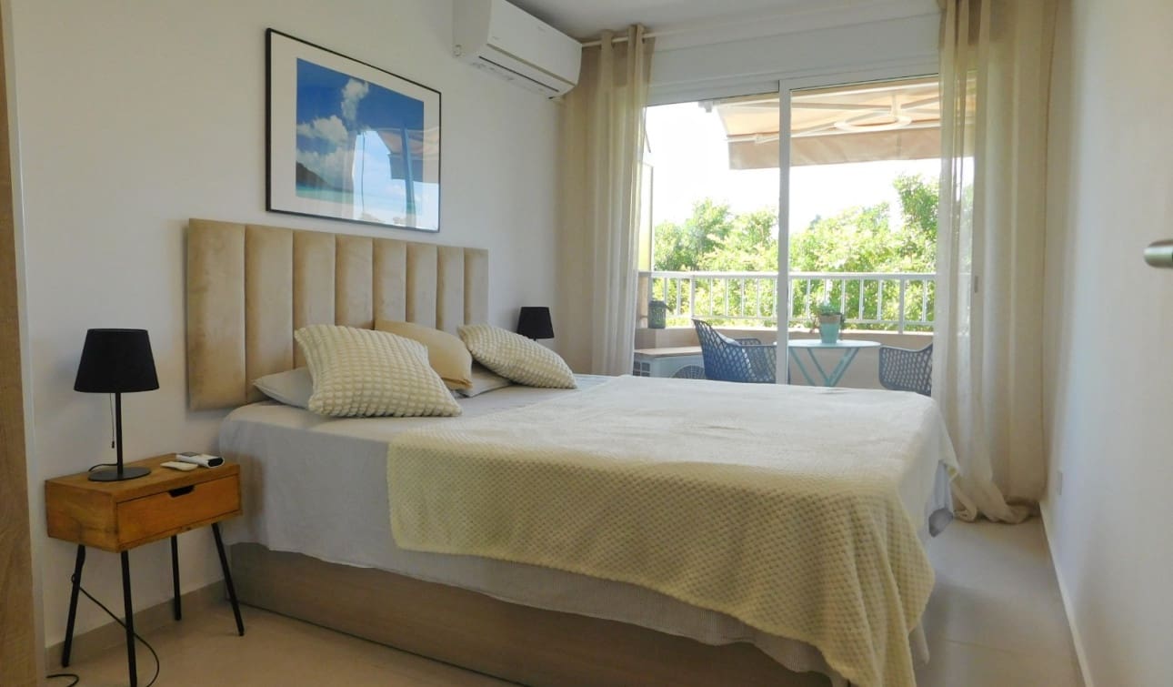 3 soverom Strandleiligheter til salgs i Torrevieja med svømmebasseng - € 229 000 (Ref: 9235299)