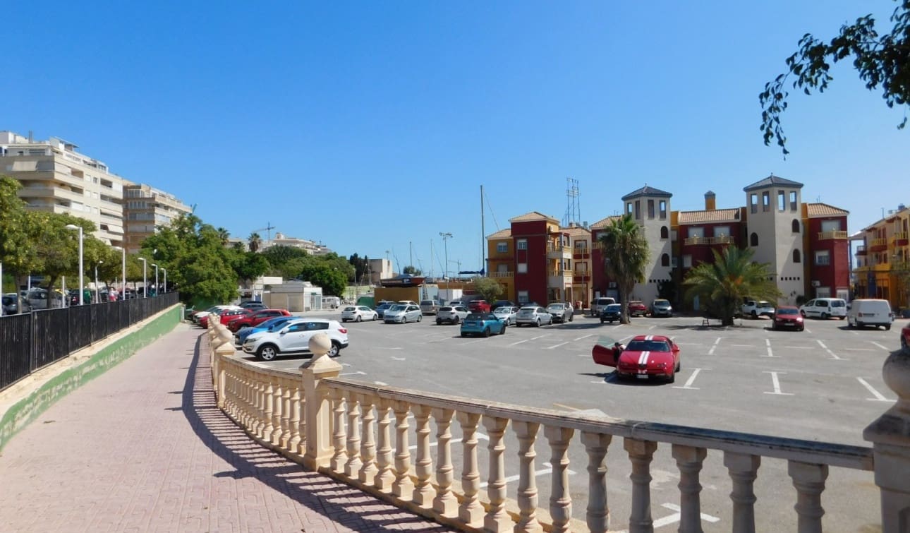3 soverom Strandleiligheter til salgs i Torrevieja med svømmebasseng - € 229 000 (Ref: 9235299)
