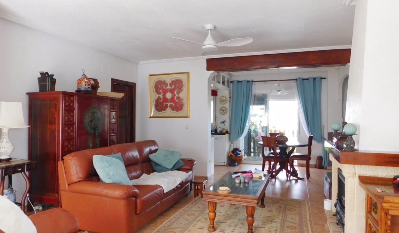 Chalet de 3 habitaciones en San Miguel de Salinas en venta con piscina garaje - 270.000 € (Ref: 9325171)