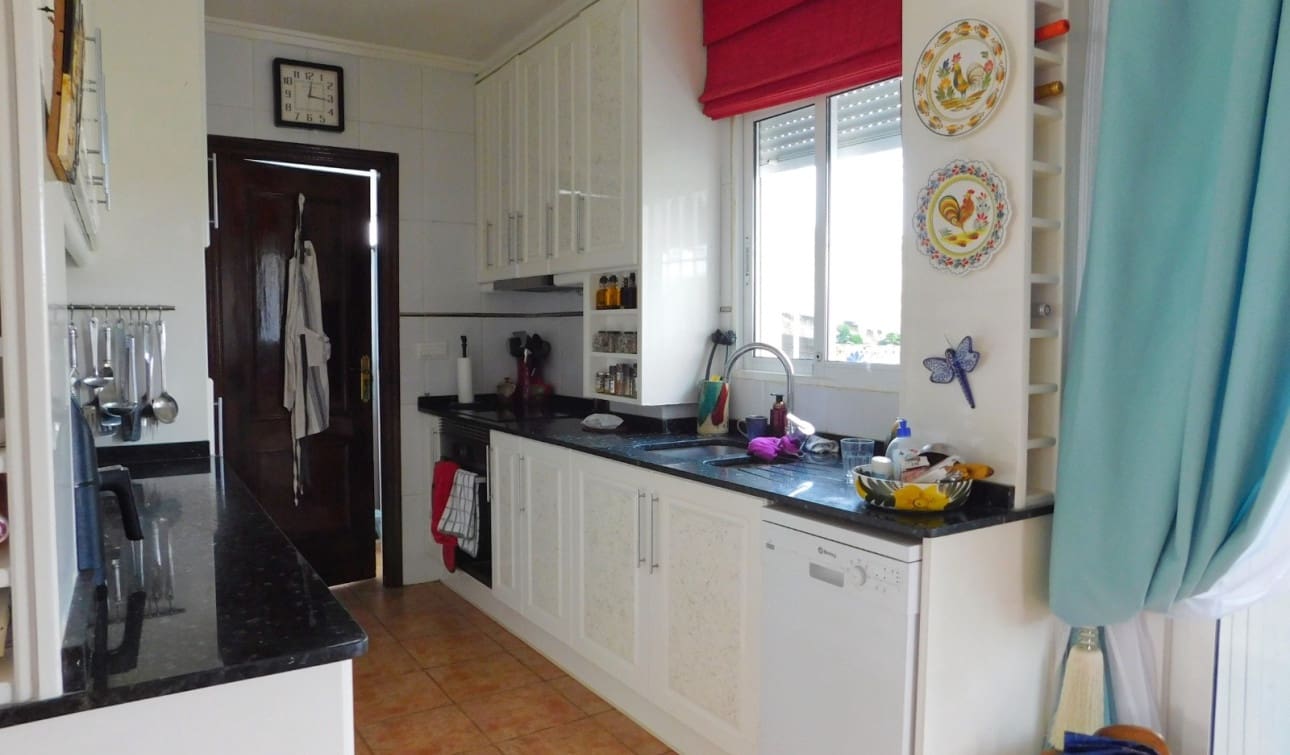 Chalet de 3 habitaciones en San Miguel de Salinas en venta con piscina garaje - 270.000 € (Ref: 9325171)