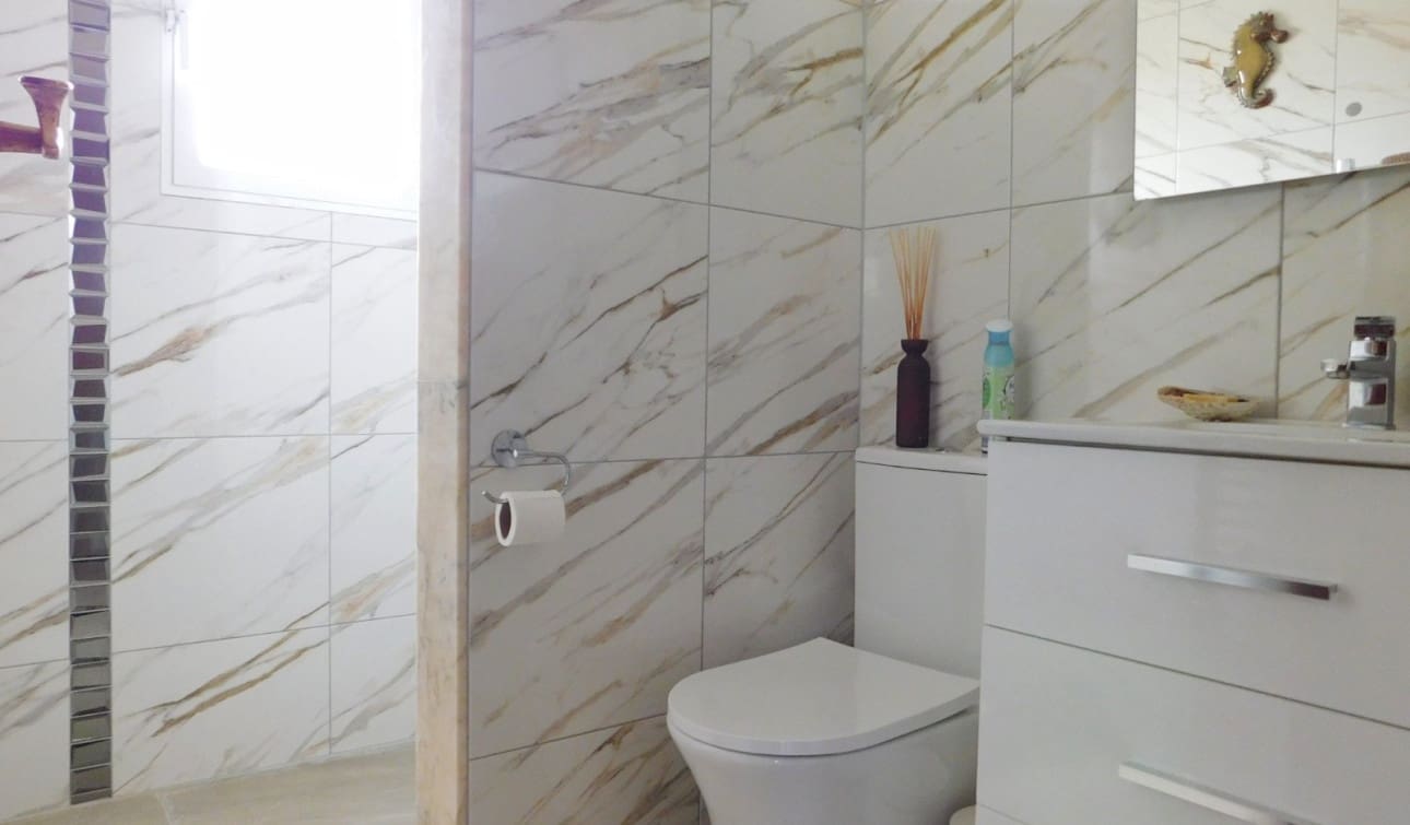 Chalet de 3 habitaciones en San Miguel de Salinas en venta con piscina garaje - 270.000 € (Ref: 9325171)