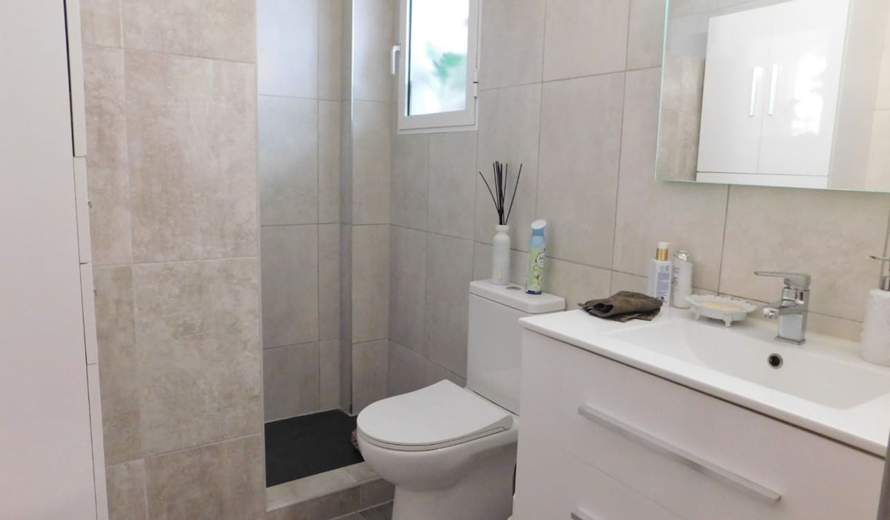 Chalet de 3 habitaciones en San Miguel de Salinas en venta con piscina garaje - 270.000 € (Ref: 9325171)