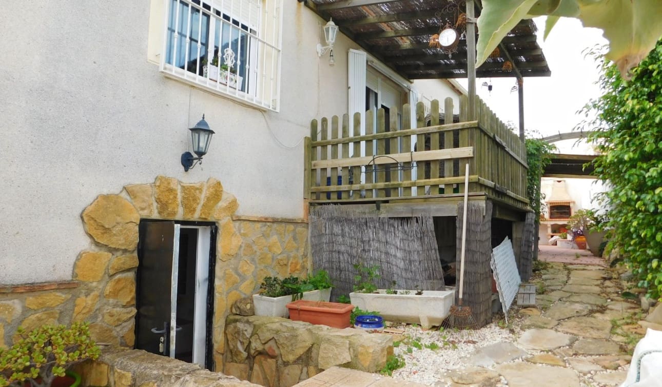 Chalet de 3 habitaciones en San Miguel de Salinas en venta con piscina garaje - 270.000 € (Ref: 9325171)