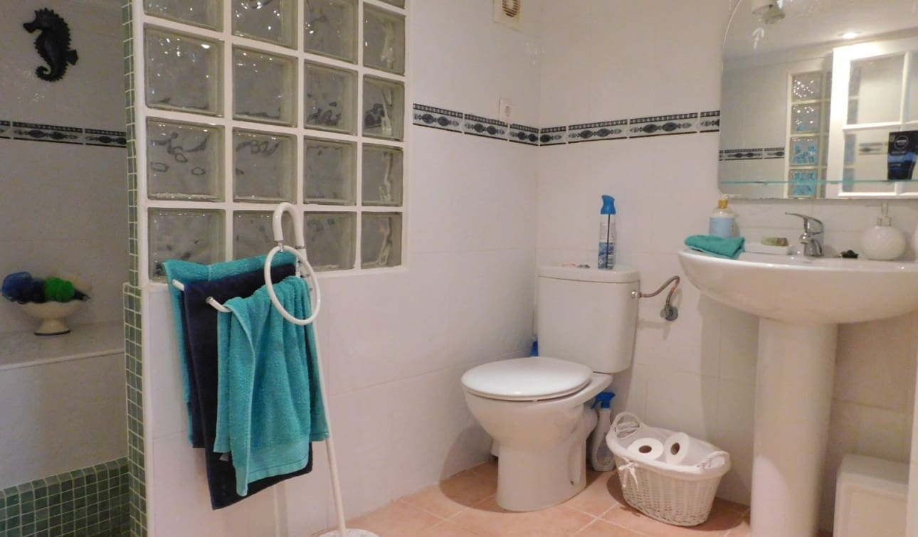 Chalet de 3 habitaciones en San Miguel de Salinas en venta con piscina garaje - 270.000 € (Ref: 9325171)