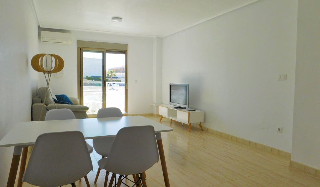 Apartamento de 2 habitaciones en San Miguel de Salinas en venta con piscina - 125.000 € (Ref: 9394284)