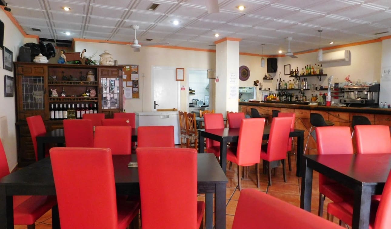 Local Comercial en San Miguel de Salinas en venta con piscina - 147.000 € (Ref: 9584636)