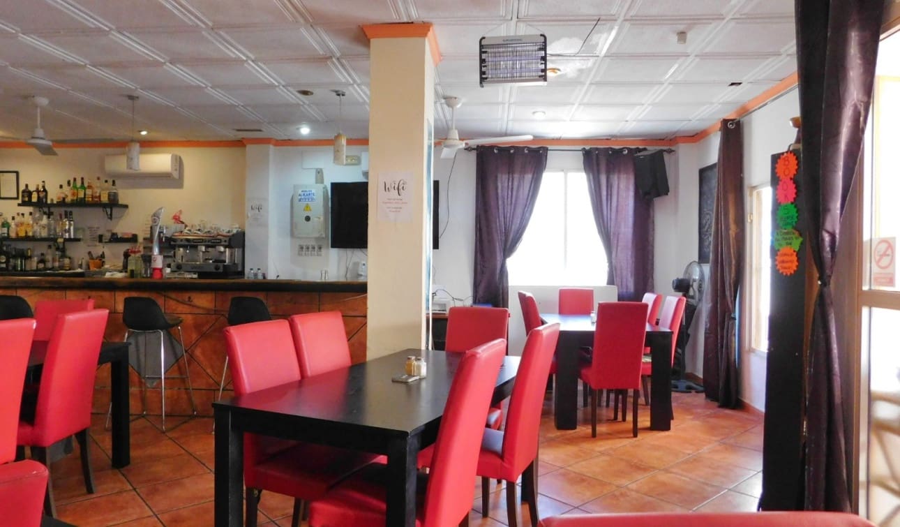 Local Comercial en San Miguel de Salinas en venta con piscina - 147.000 € (Ref: 9584636)