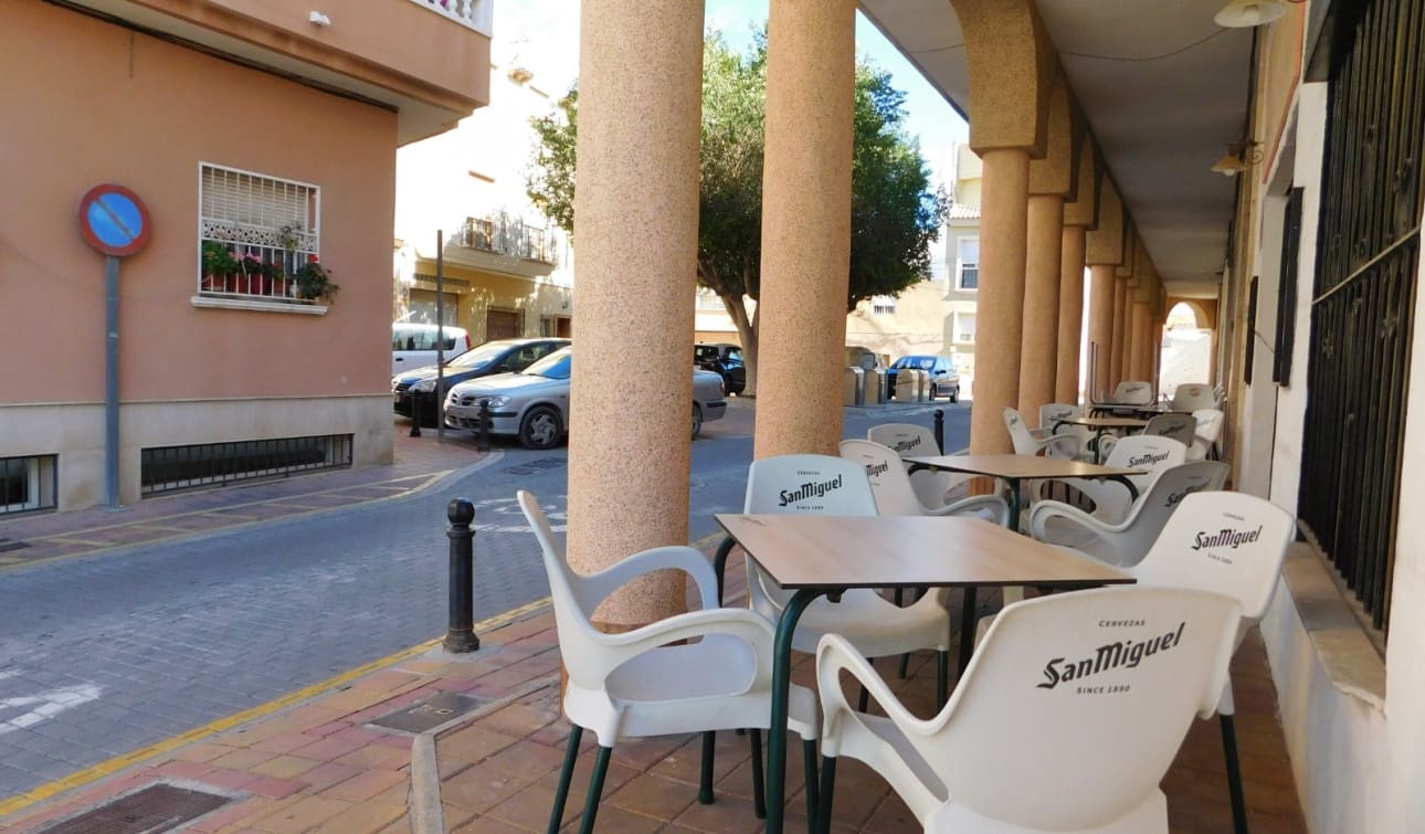 Local Comercial en San Miguel de Salinas en venta con piscina - 147.000 € (Ref: 9584636)