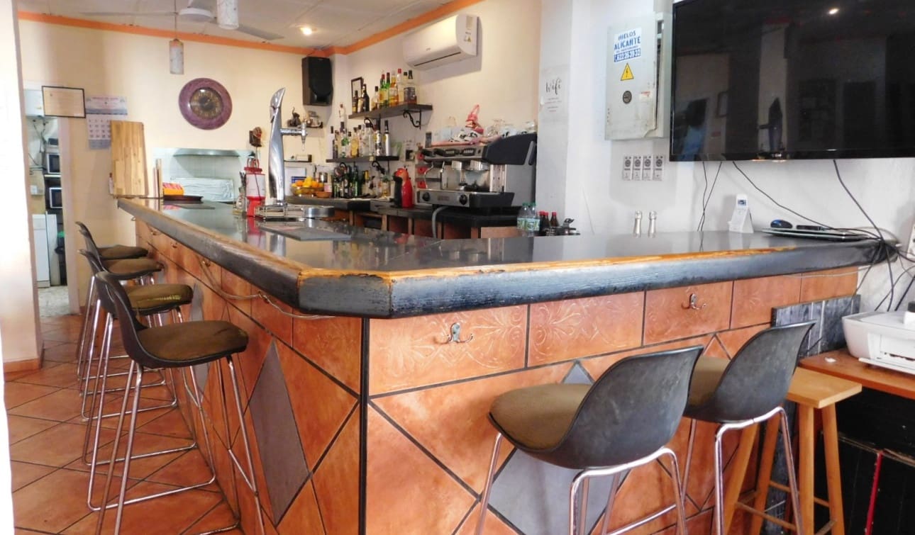 Local Comercial en San Miguel de Salinas en venta con piscina - 147.000 € (Ref: 9584636)