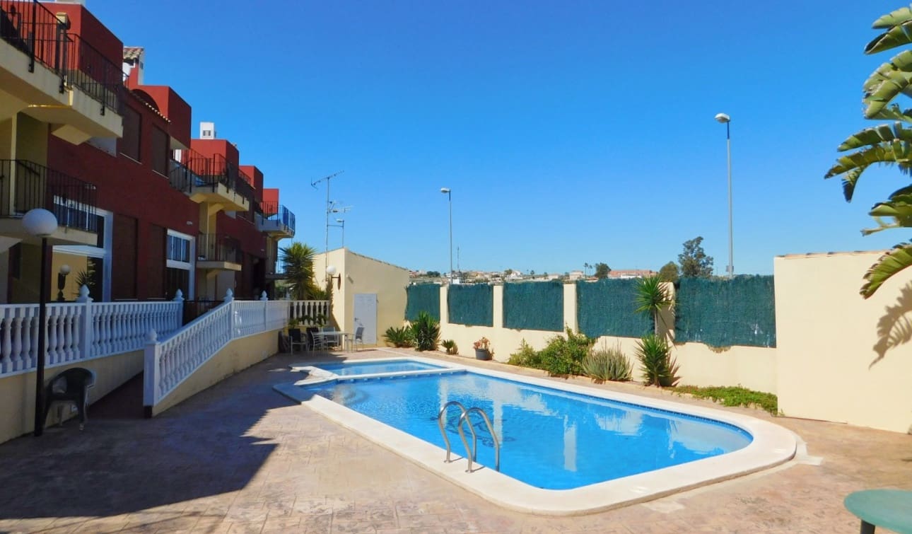 2 bedroom Apartment for sale in Torremendo with pool - € 110,000 (Ref: 9691646)