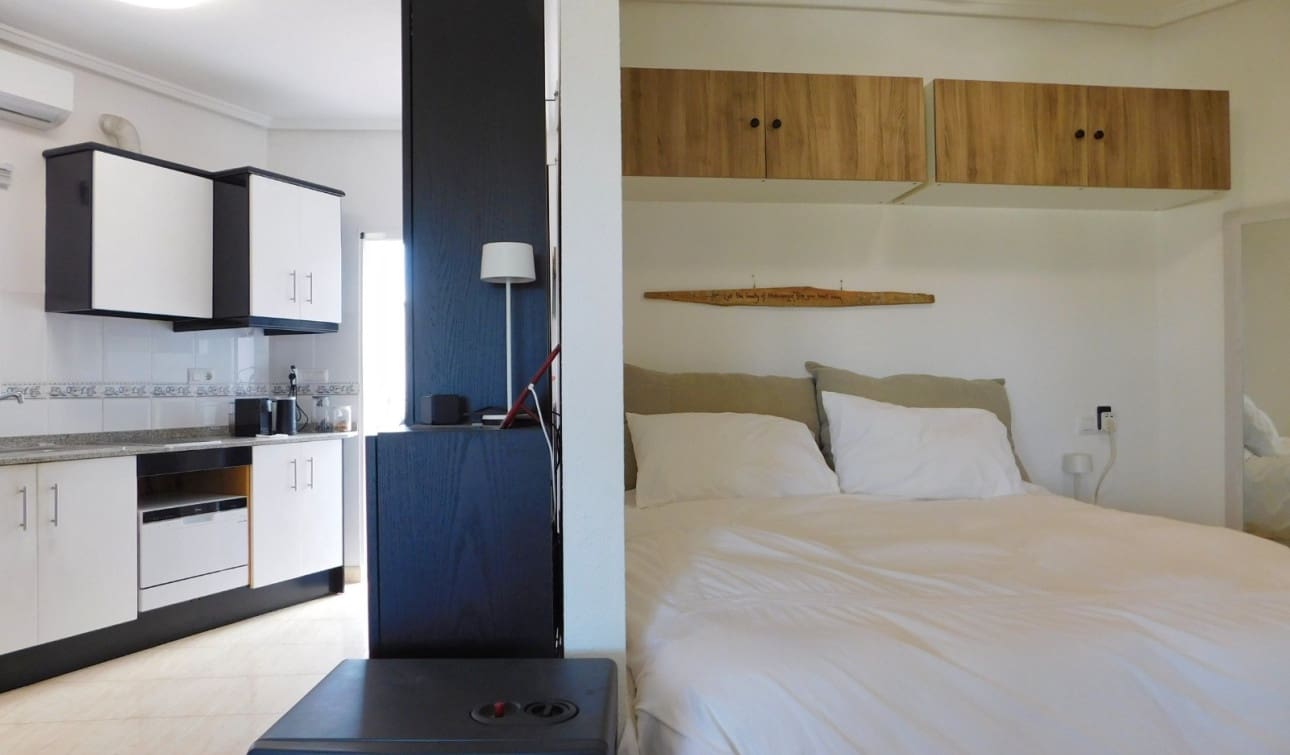 1 soverom Leilighet til leie i San Miguel de Salinas med svømmebasseng - € 550 (Ref: 9707961)