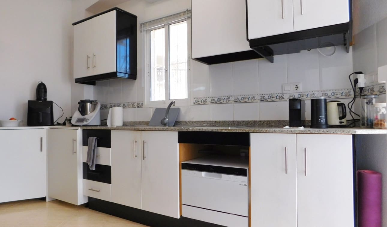 1 soverom Leilighet til leie i San Miguel de Salinas med svømmebasseng - € 550 (Ref: 9707961)