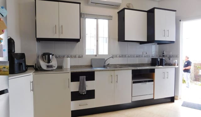 1 soverom Leilighet til leie i San Miguel de Salinas med svømmebasseng - € 550 (Ref: 9707961)