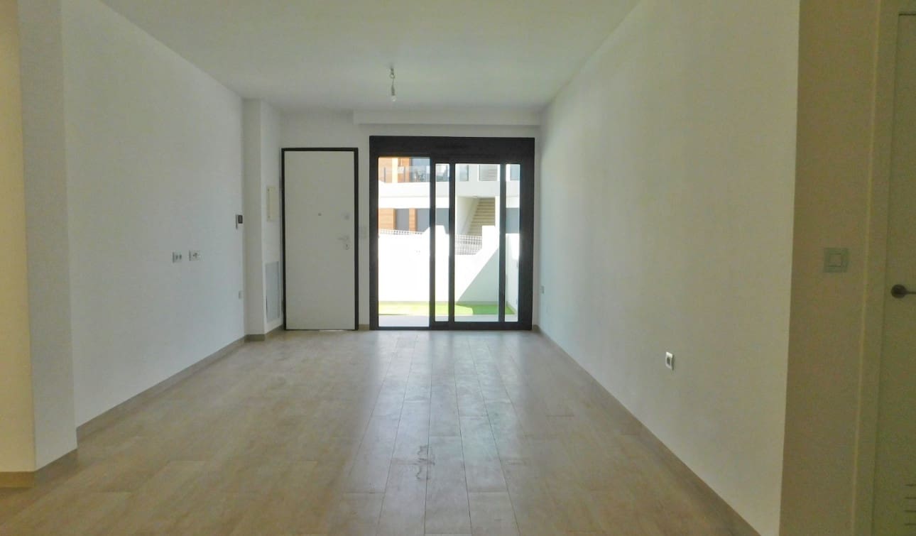 2 soveværelse Bungalow til salg i San Miguel de Salinas med swimmingpool - € 229.000 (Ref: 9838278)