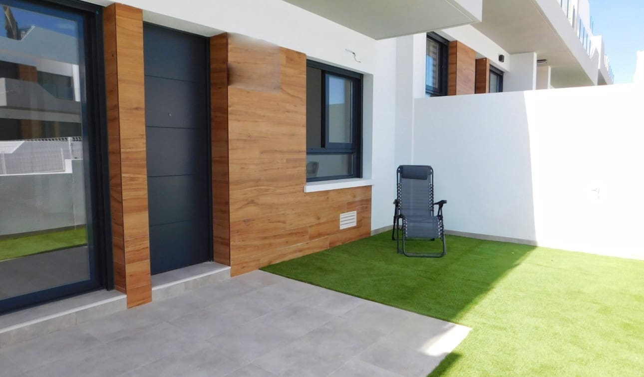 2 soveværelse Bungalow til salg i San Miguel de Salinas med swimmingpool - € 229.000 (Ref: 9838278)