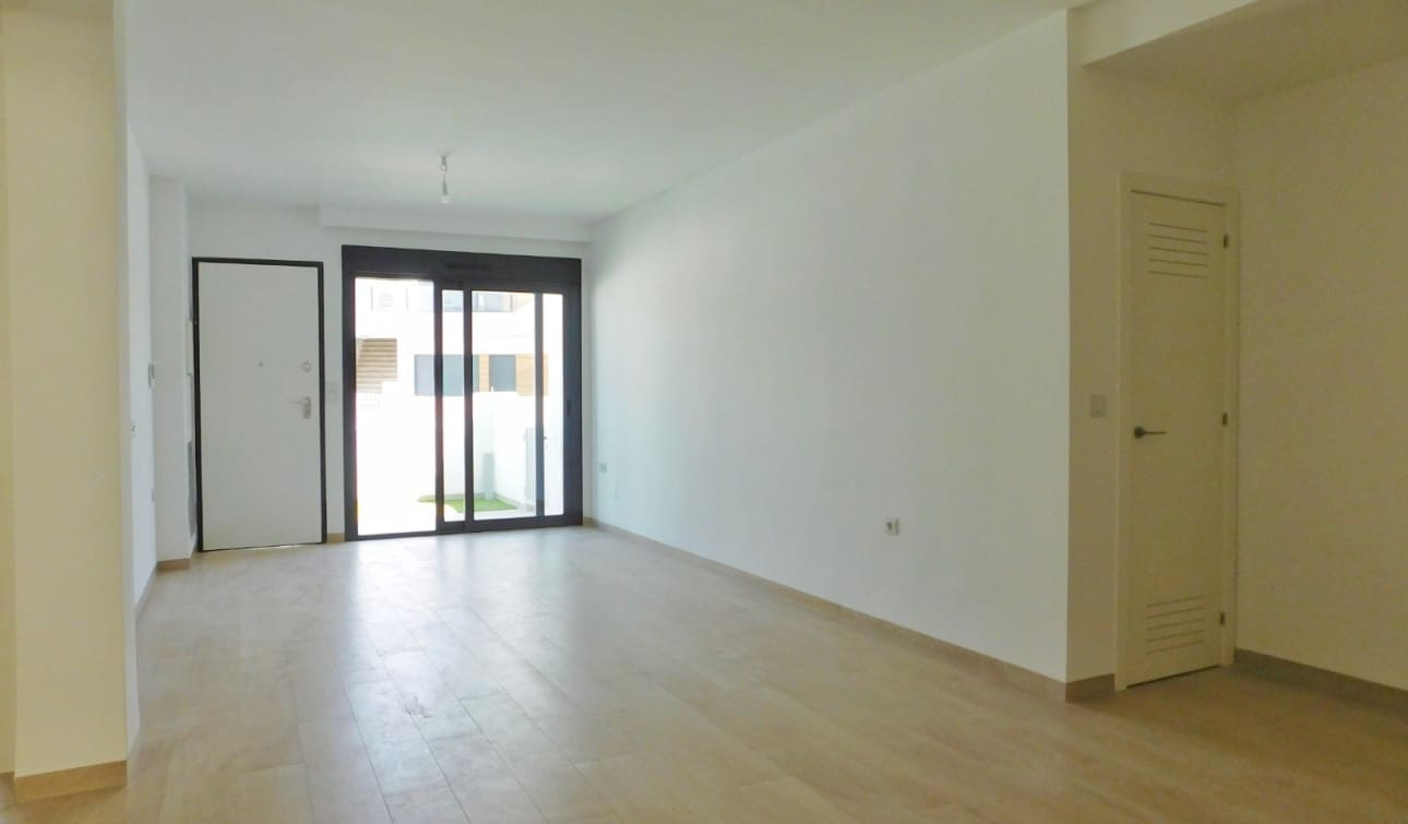 2 soveværelse Bungalow til salg i San Miguel de Salinas med swimmingpool - € 229.000 (Ref: 9838278)