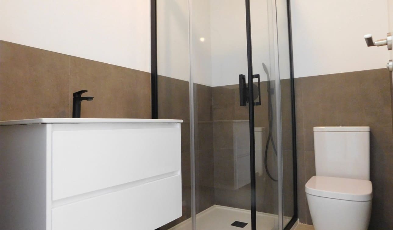 2 soveværelse Bungalow til salg i San Miguel de Salinas med swimmingpool - € 229.000 (Ref: 9838278)