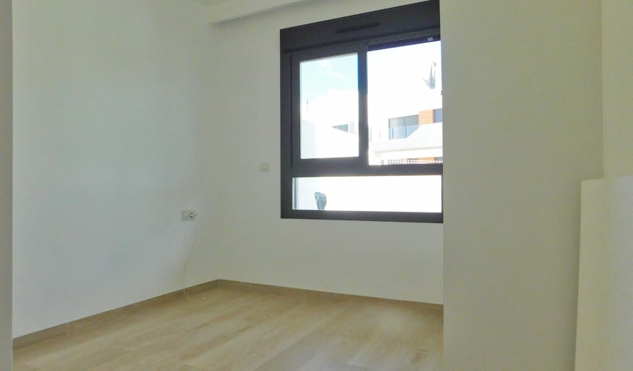 2 soveværelse Bungalow til salg i San Miguel de Salinas med swimmingpool - € 229.000 (Ref: 9838278)