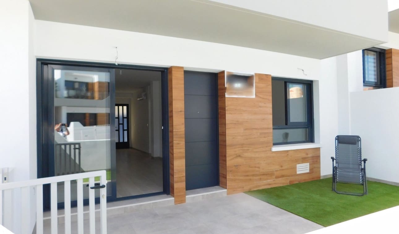 2 soveværelse Bungalow til salg i San Miguel de Salinas med swimmingpool - € 229.000 (Ref: 9838278)