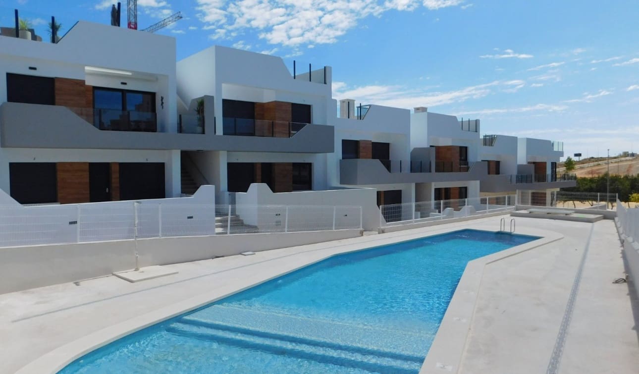 2 soveværelse Bungalow til salg i San Miguel de Salinas med swimmingpool - € 229.000 (Ref: 9838278)