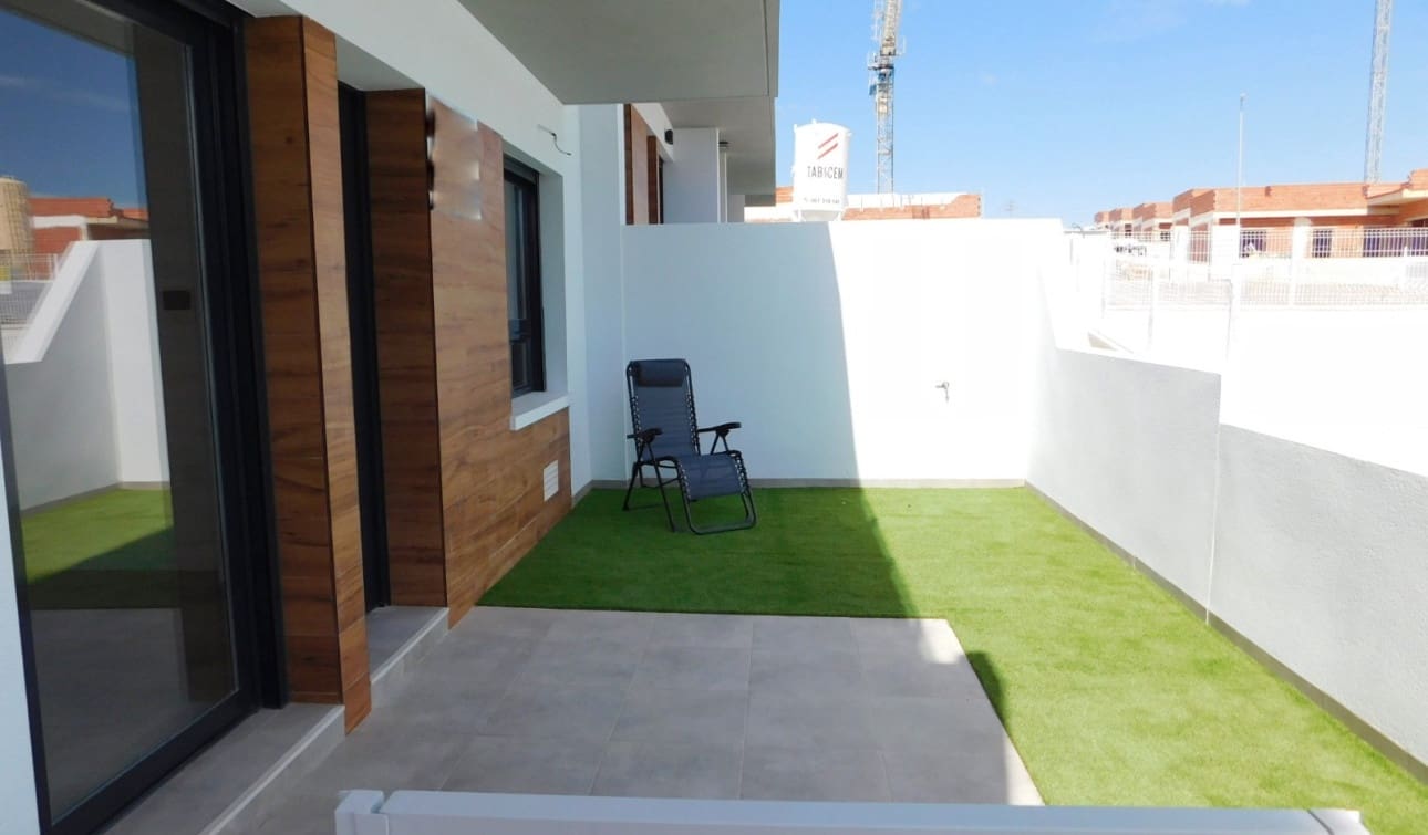 2 soveværelse Bungalow til salg i San Miguel de Salinas med swimmingpool - € 229.000 (Ref: 9838278)