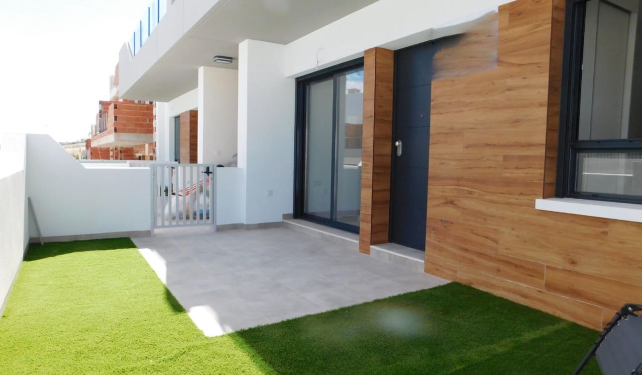 2 soveværelse Bungalow til salg i San Miguel de Salinas med swimmingpool - € 229.000 (Ref: 9838278)