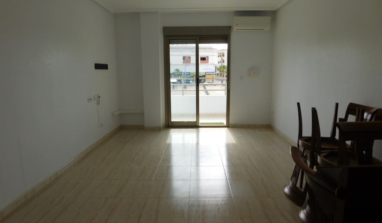 2 bedroom Apartment for rent in San Miguel de Salinas with pool - € 700 (Ref: 9867816)