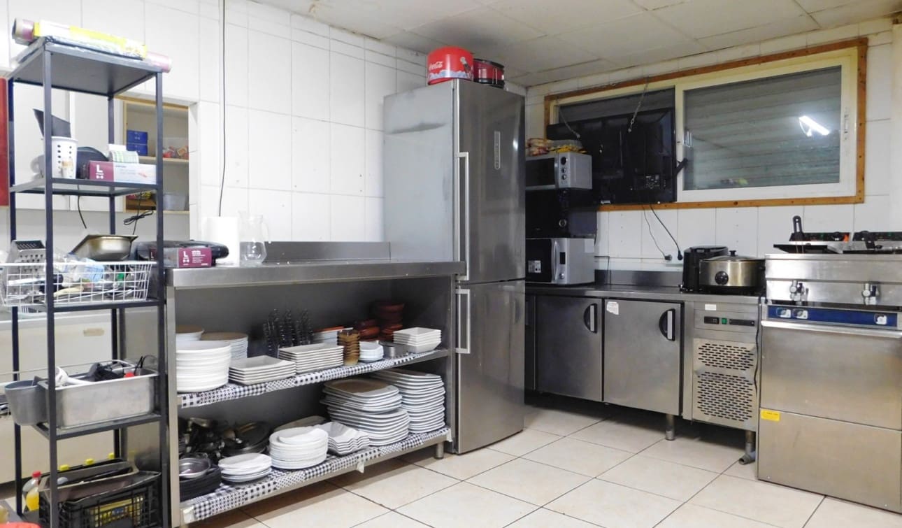 Comercial para venda em San Miguel de Salinas com piscina - 69 000 € (Ref: 9909061)