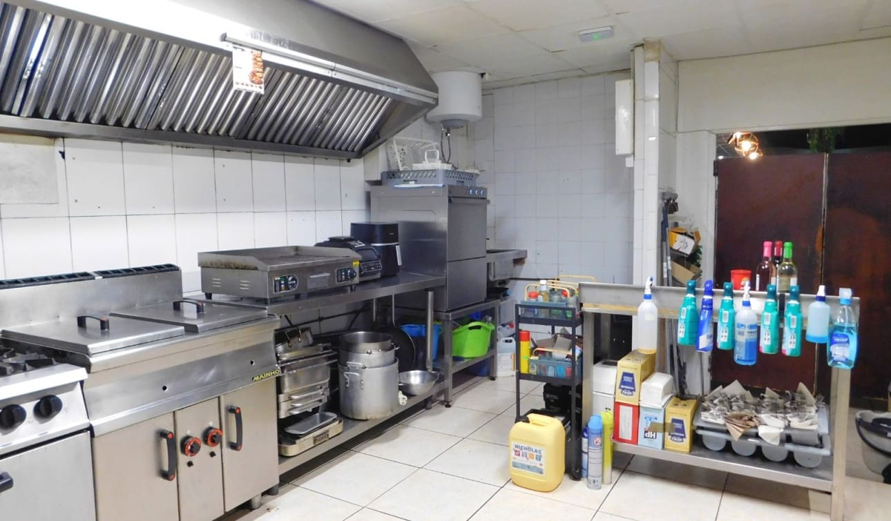 Comercial para venda em San Miguel de Salinas com piscina - 69 000 € (Ref: 9909061)