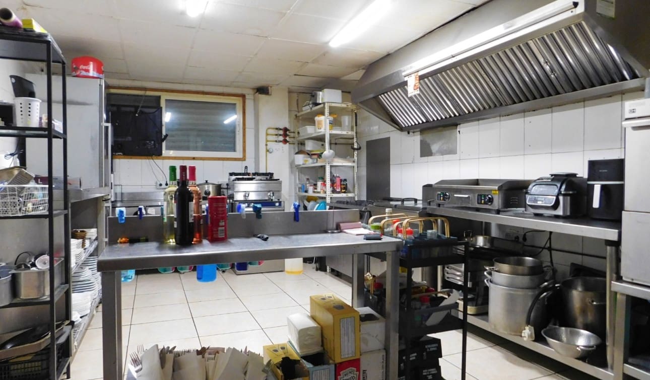 Comercial para venda em San Miguel de Salinas com piscina - 69 000 € (Ref: 9909061)
