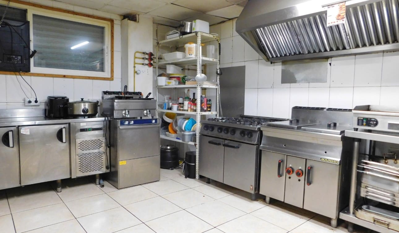 Comercial para venda em San Miguel de Salinas com piscina - 69 000 € (Ref: 9909061)
