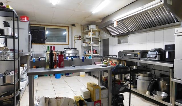 Comercial para venda em San Miguel de Salinas com piscina - 69 000 € (Ref: 9909061)