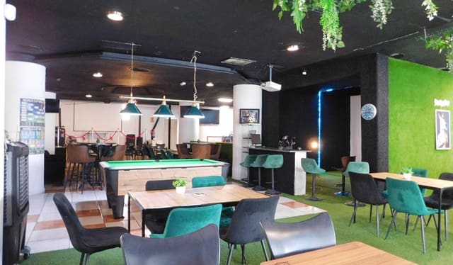 Comercial para venda em San Miguel de Salinas com piscina - 69 000 € (Ref: 9909061)
