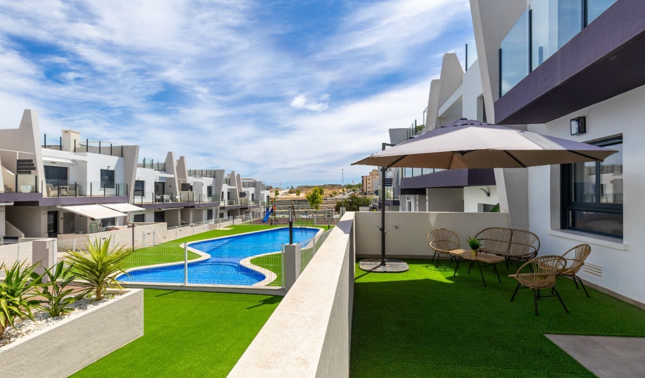 2 bedroom Apartment for sale in San Miguel de Salinas with pool - € 212,000 (Ref: 9964165)