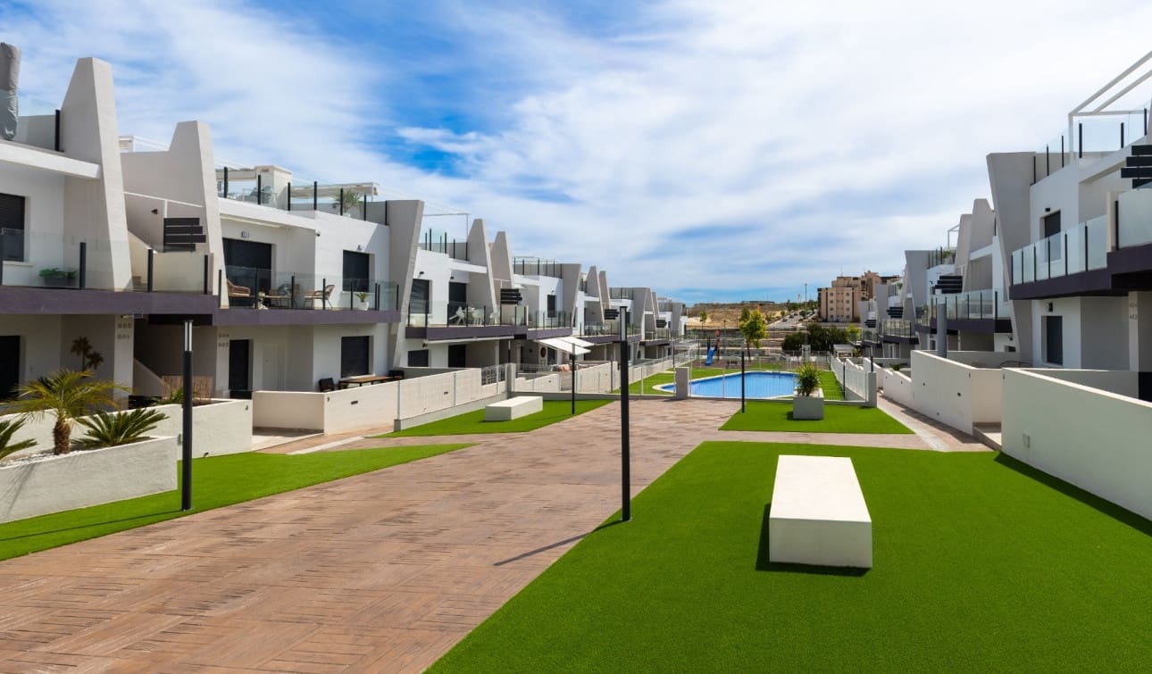 2 bedroom Apartment for sale in San Miguel de Salinas with pool - € 212,000 (Ref: 9964165)