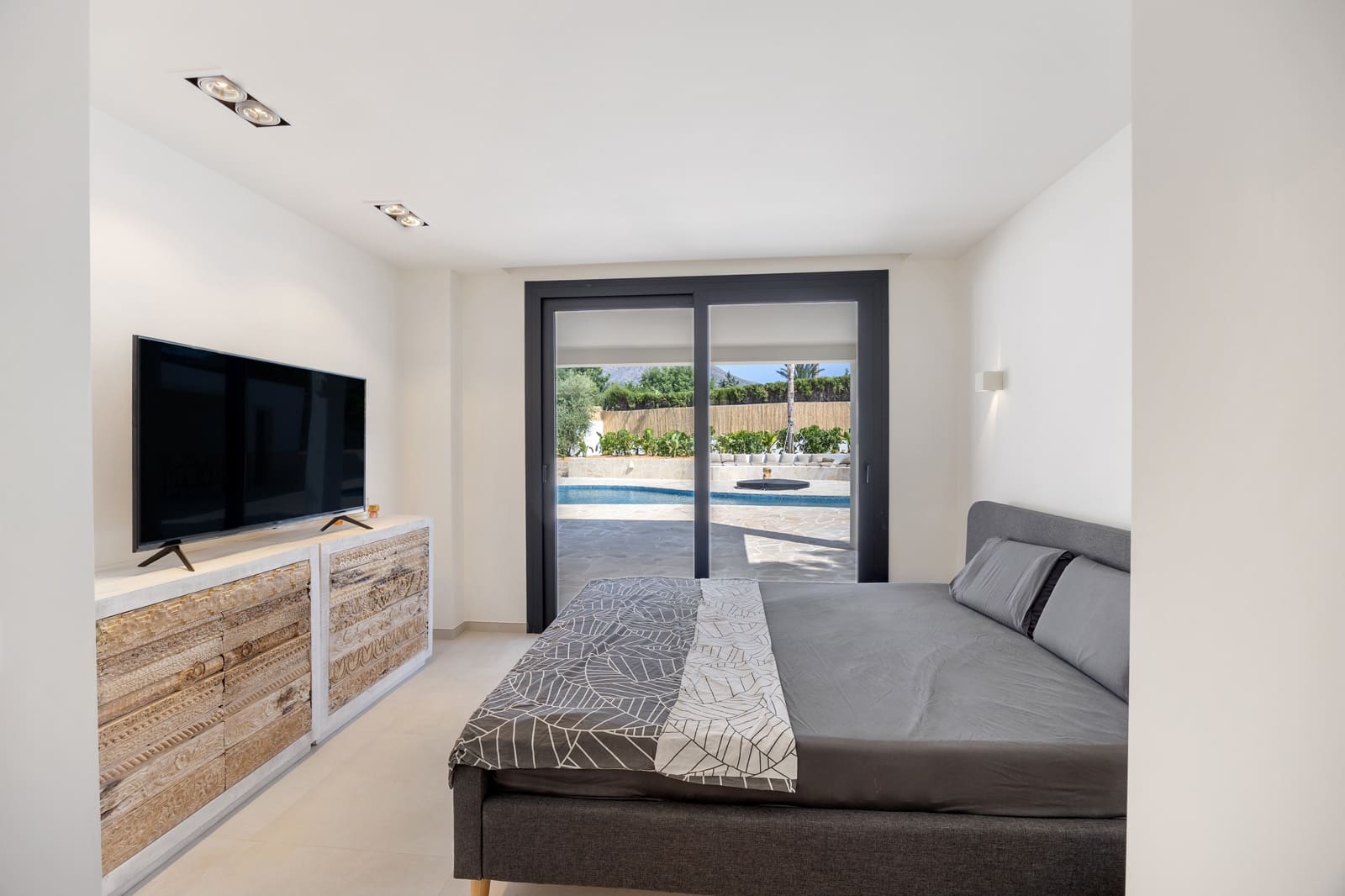 4 bedroom Villa for sale in Javea / Xabia with pool garage - € 1,650,000 (Ref: 10033246)