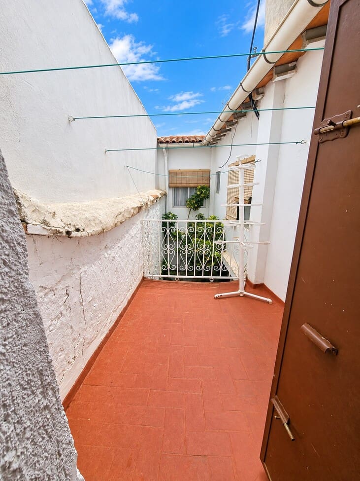 6 bedroom Townhouse for sale in Xativa - € 110,000 (Ref: 10127418)