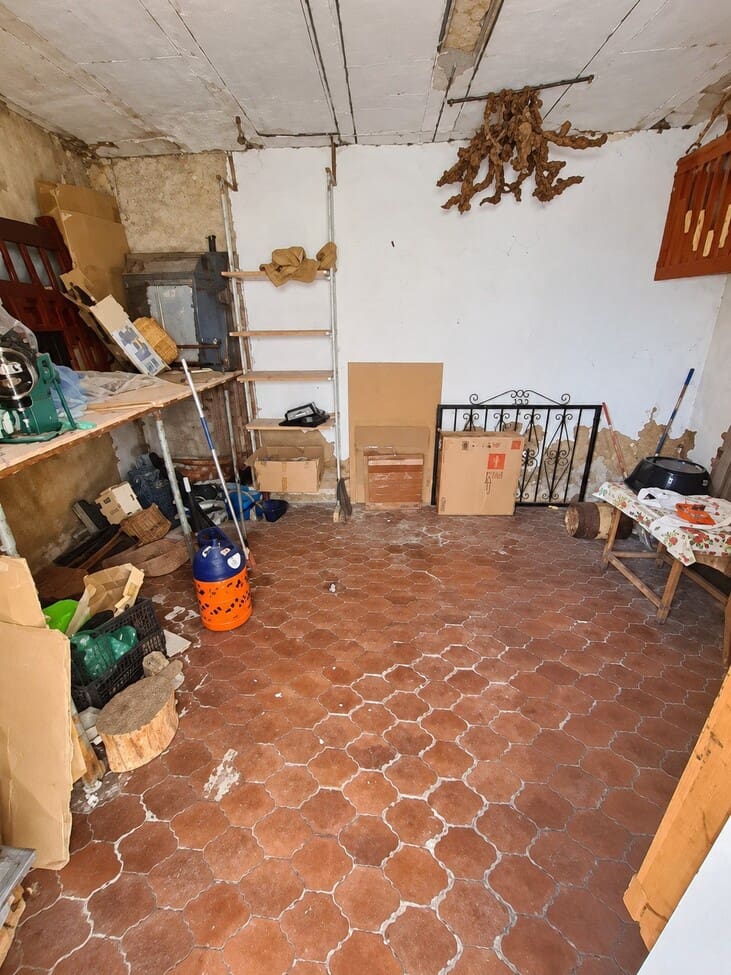 6 bedroom Townhouse for sale in Xativa - € 110,000 (Ref: 10127418)