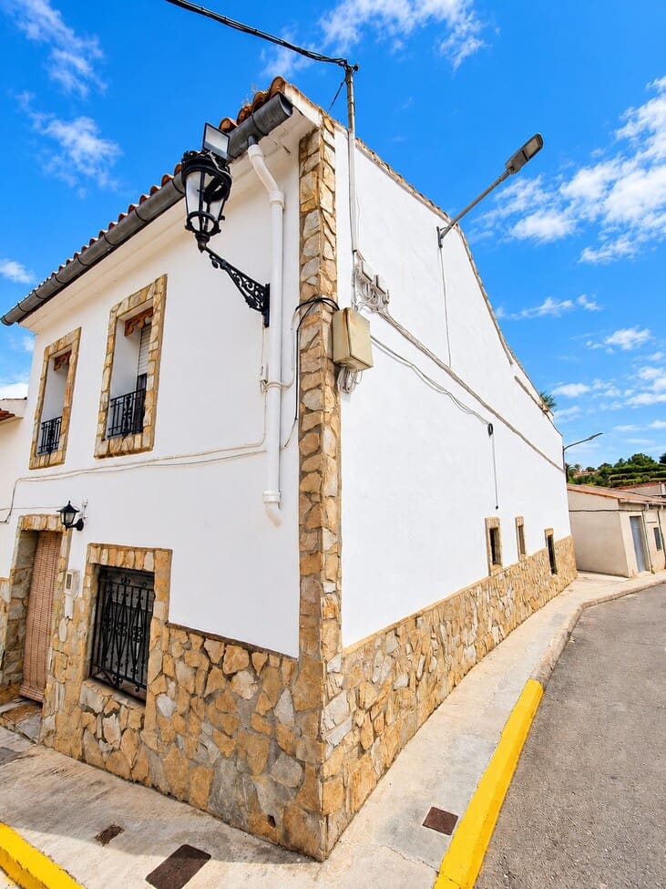 6 bedroom Townhouse for sale in Xativa - € 110,000 (Ref: 10127418)