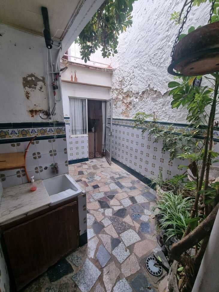 6 bedroom Townhouse for sale in Xativa - € 110,000 (Ref: 10127418)