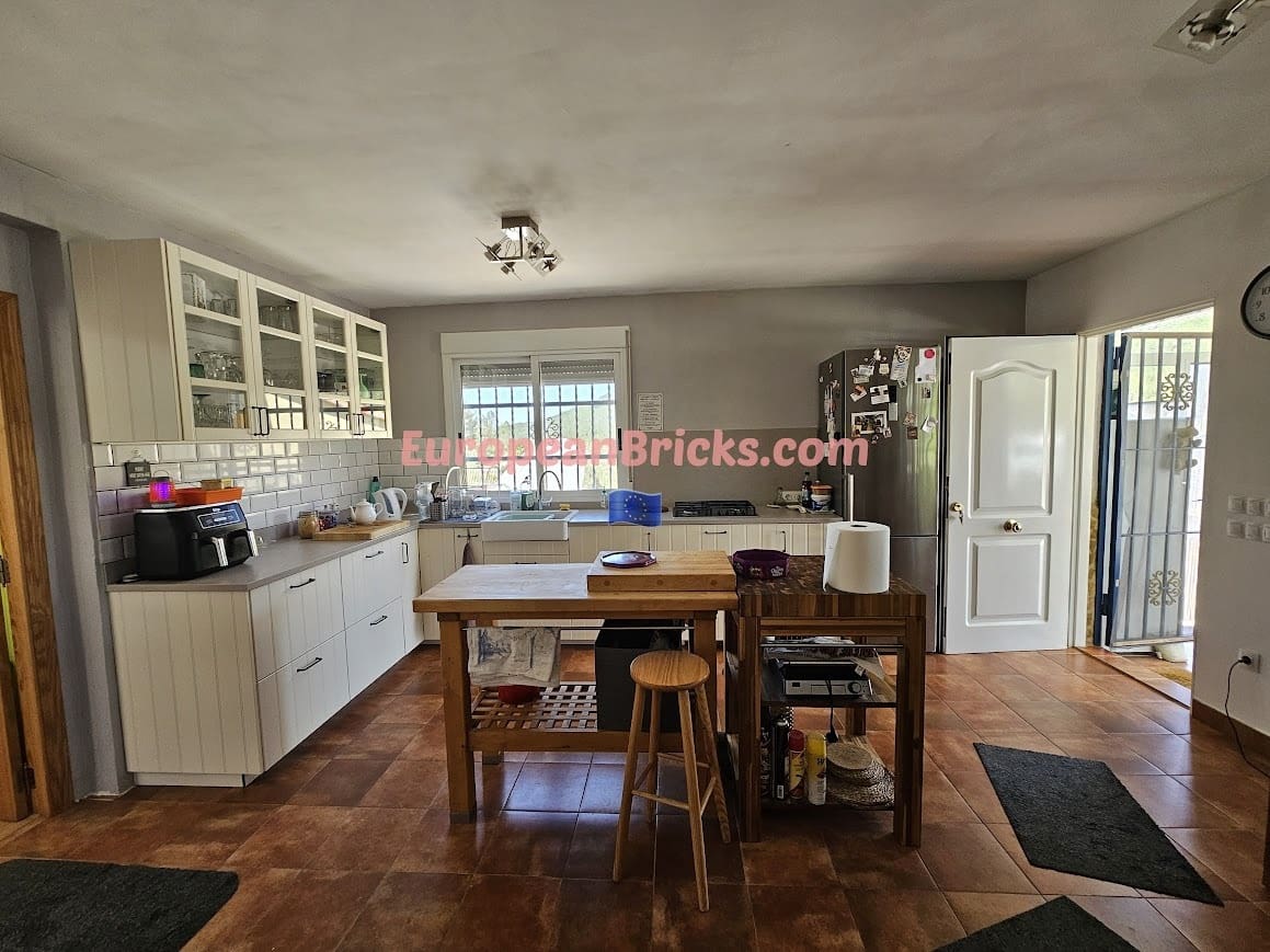 4 soveværelse Finca/Landehus til salg i Xativa med swimmingpool - € 298.000 (Ref: 8314530)