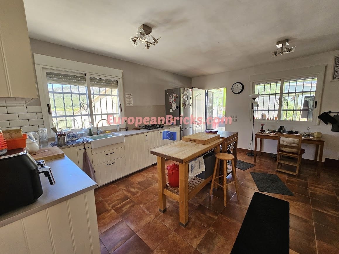 4 soveværelse Finca/Landehus til salg i Xativa med swimmingpool - € 298.000 (Ref: 8314530)