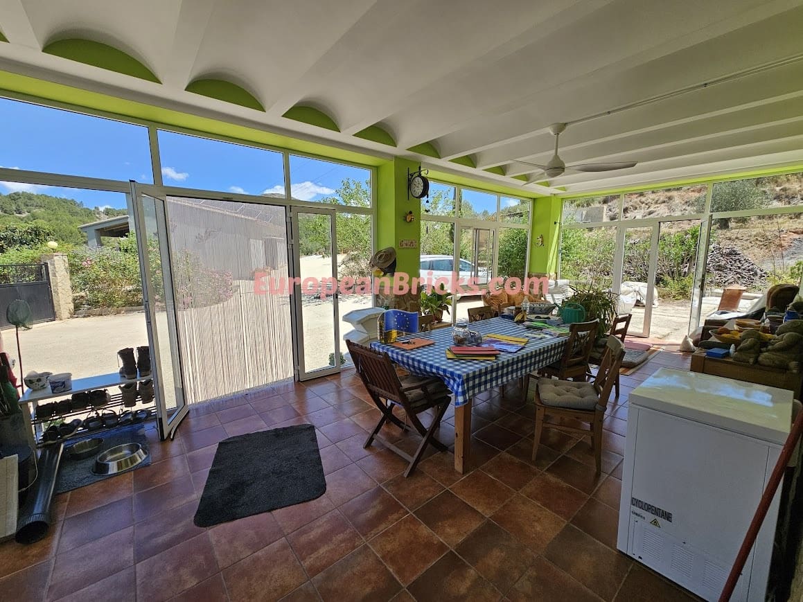 4 soveværelse Finca/Landehus til salg i Xativa med swimmingpool - € 298.000 (Ref: 8314530)