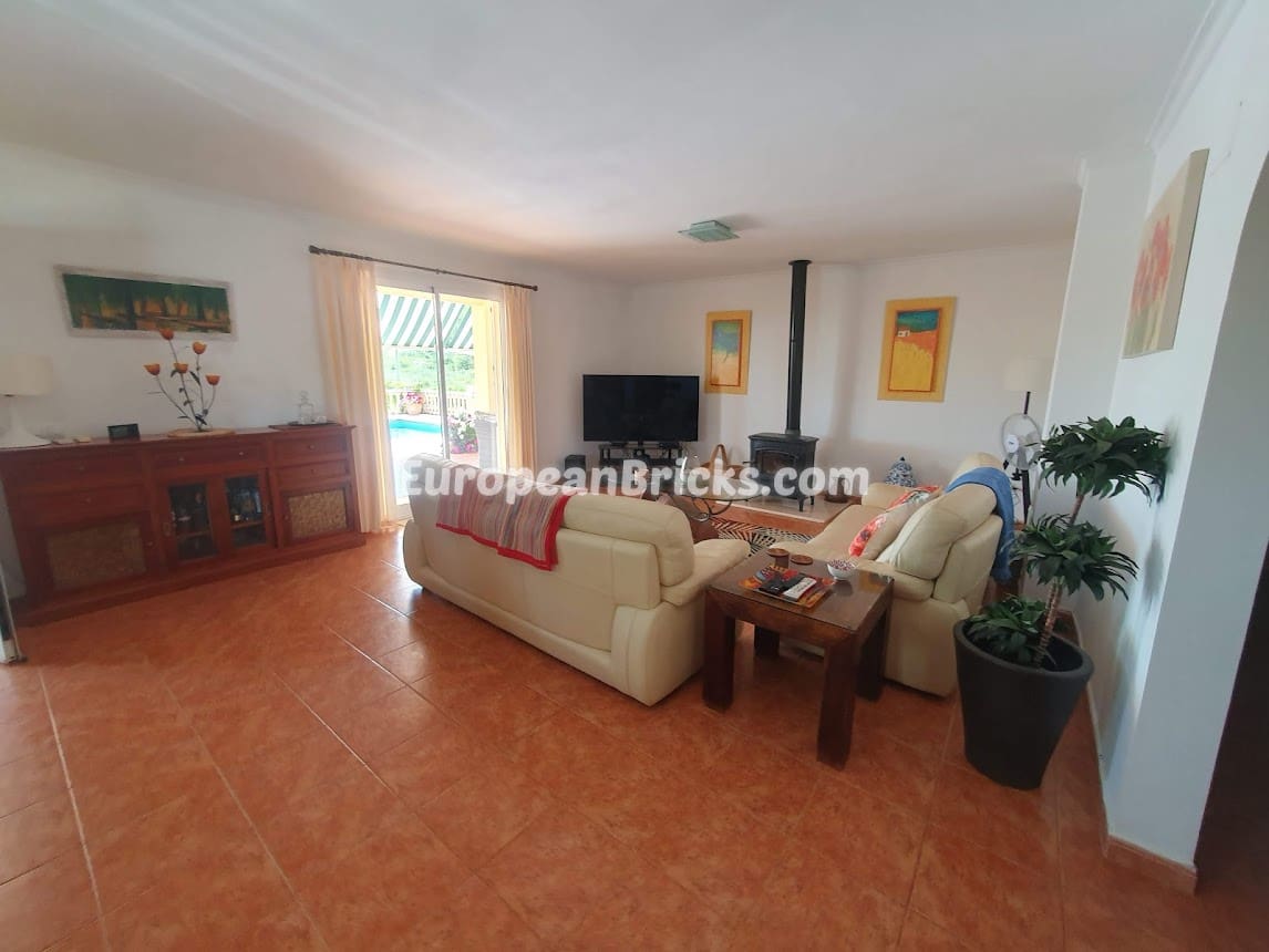 3 bedroom Villa for sale in Chella with pool - € 335,000 (Ref: 8317190)