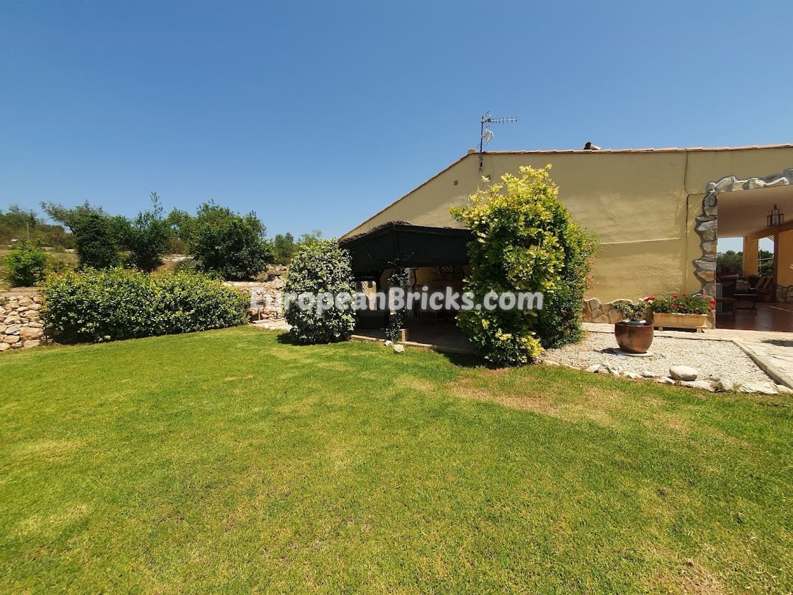3 bedroom Villa for sale in Chella with pool - € 335,000 (Ref: 8317190)