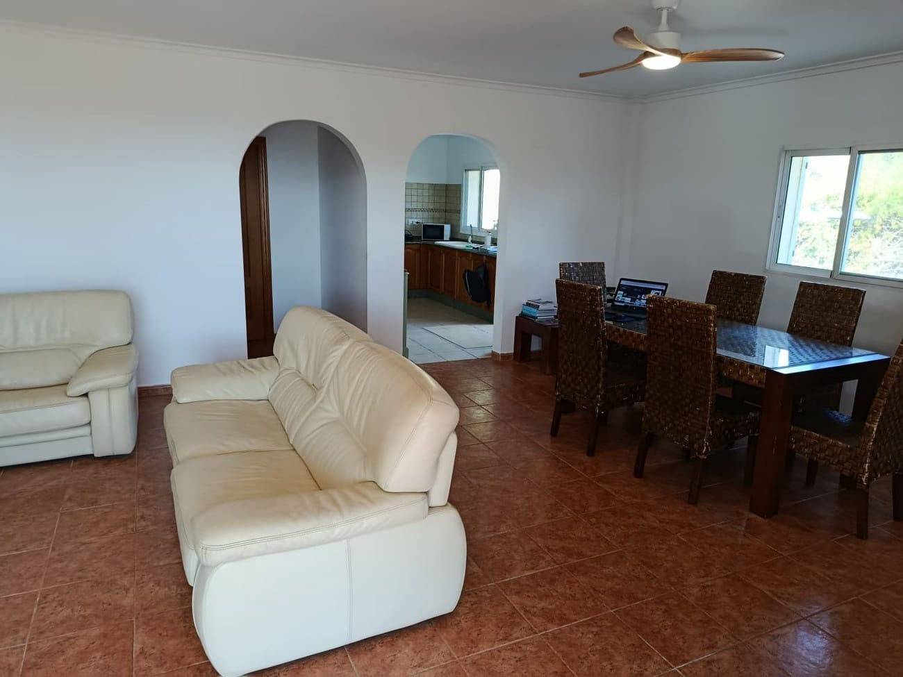 Chalet de 3 habitaciones en Chella en venta con piscina - 335.000 € (Ref: 8317190)