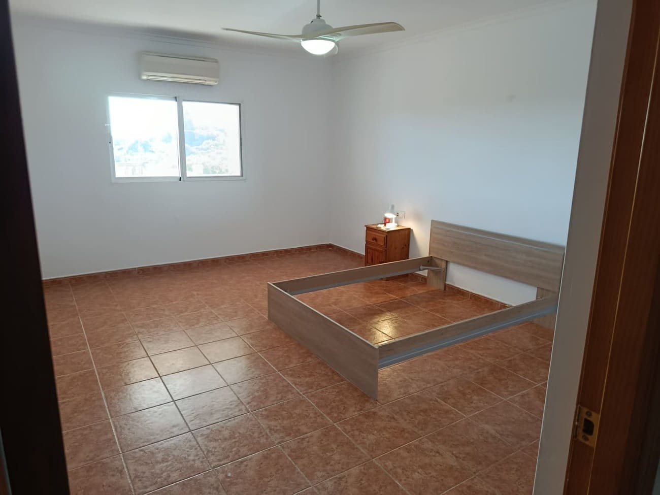 Chalet de 3 habitaciones en Chella en venta con piscina - 335.000 € (Ref: 8317190)