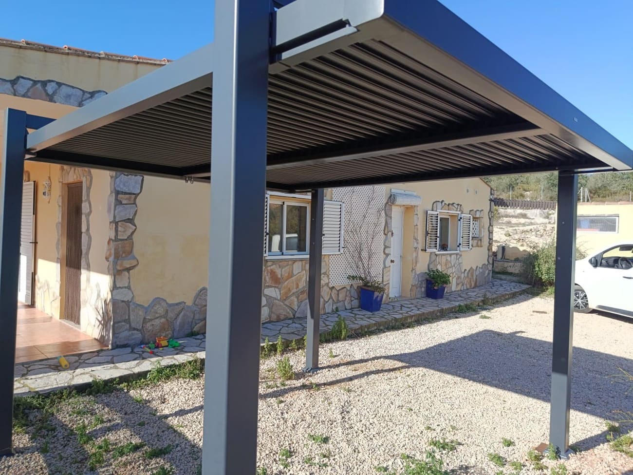 Chalet de 3 habitaciones en Chella en venta con piscina - 335.000 € (Ref: 8317190)