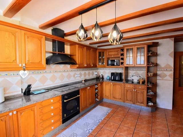 Casa de 6 habitaciones en Xàtiva en venta con piscina garaje - 430.000 € (Ref: 8774840)