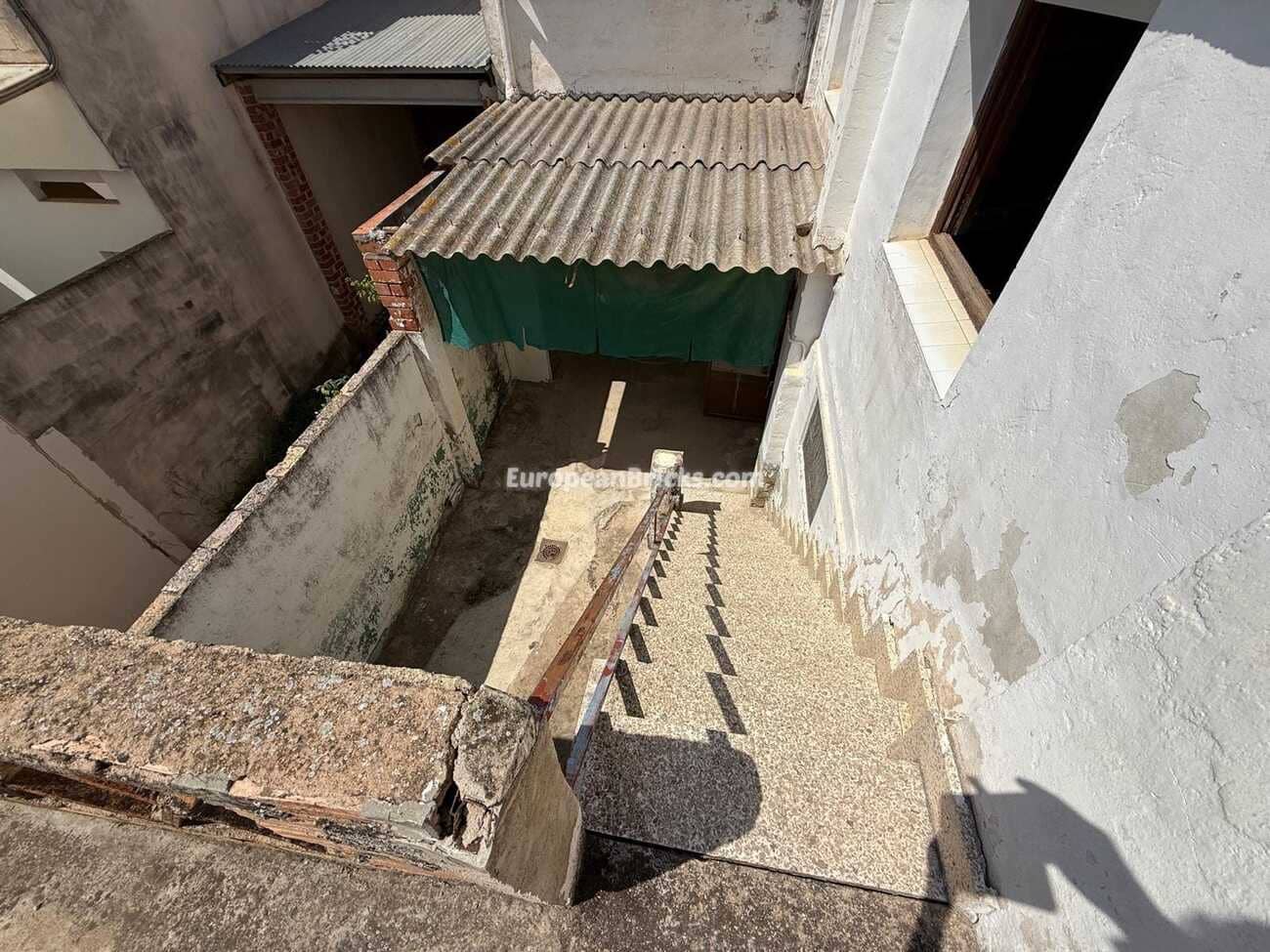 4 soveværelse Byhus til salg i Anna - € 95.000 (Ref: 9033256)